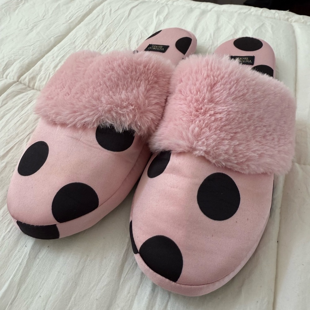 Victoria's Secret Signature Satin Slipper with Faux Fur - Picture 3 of 9